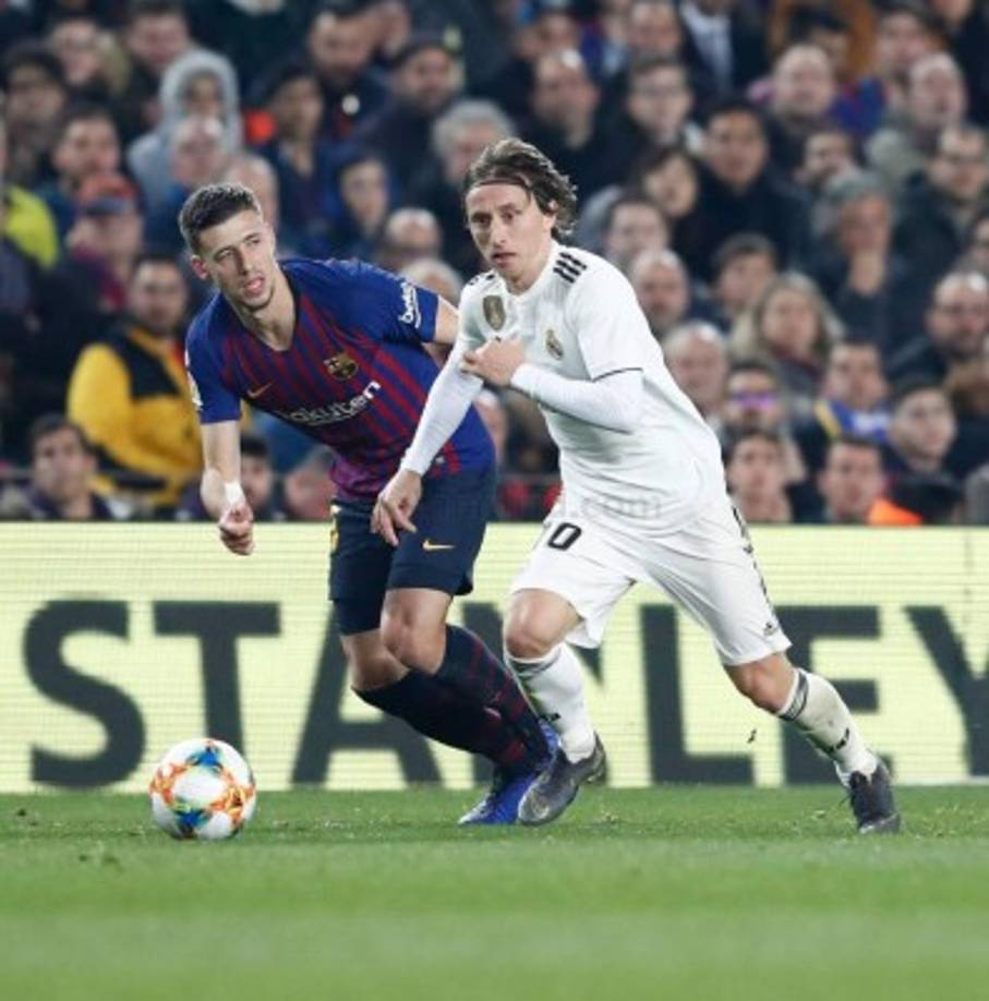 Luka Modric (6): con menos participación con el balón de lo que es habitual, cometió faltas reiteradas en el centro del campo. Sufrió el desgaste de realizar presión alta, corriendo demasiados kilómetros y restando frescura a los momentos en los que entró en contacto con el balón.
