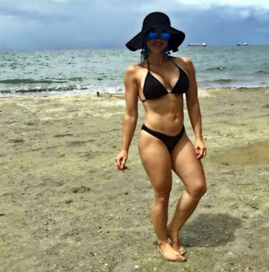Fanny Ulloa - La físicoculturista sampedrana engalanó las playas en este Feriado.