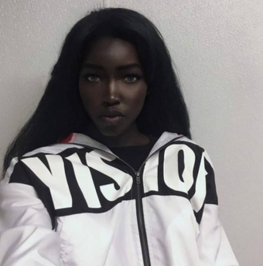 A través de sus redes sociales invita a las personas valorarse a ellos mismos y a no ser esclavos de la apariencia física.