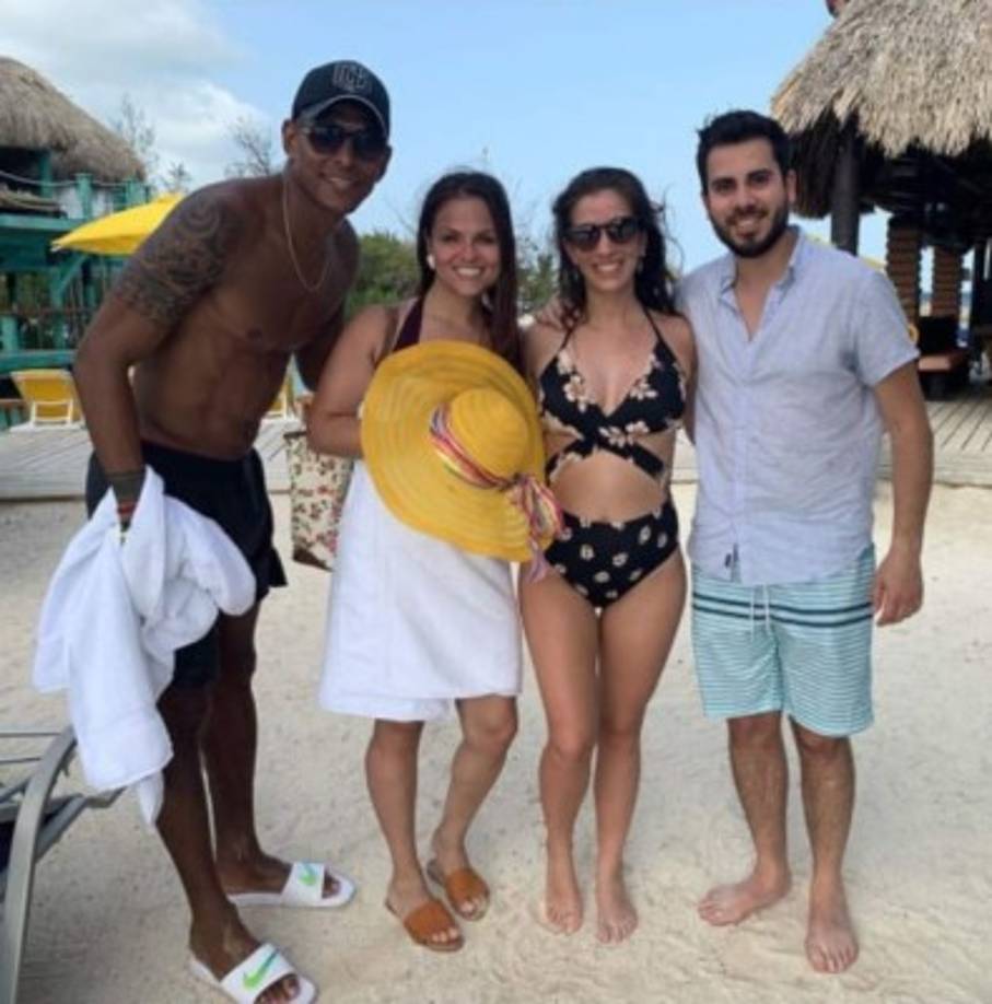 Varios seguidores aprovecharon la oportunidad de retratarse con los famosos hondureños.