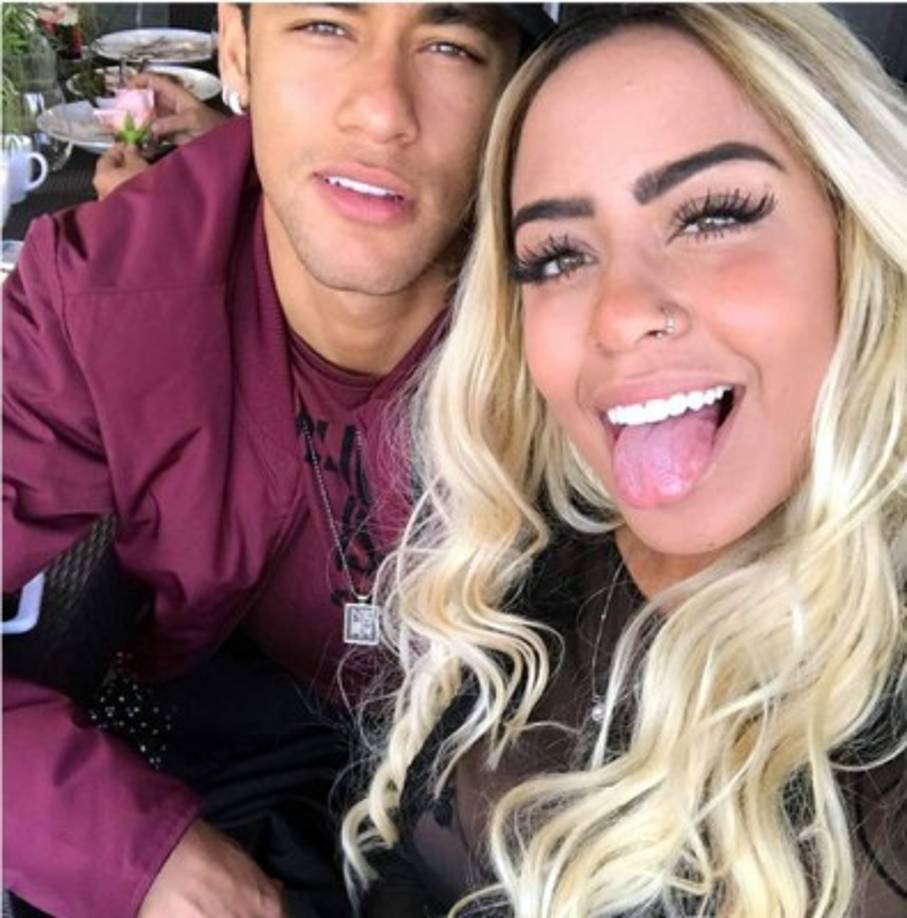 Neymar es muy unido con su hermana. En los últimos días viajaron juntos a Londres y después ha pasado unos días en la Ciudad Condal (Barcelona).
