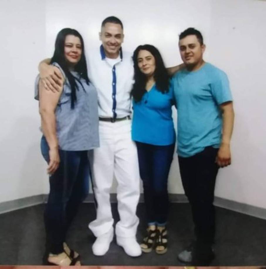 JEM-K ha comentado que con el celular también contacta a su familia, un privilegio que debe tener algún arreglo con las autoridades internas de la cárcel donde cumple su condena. <br/>