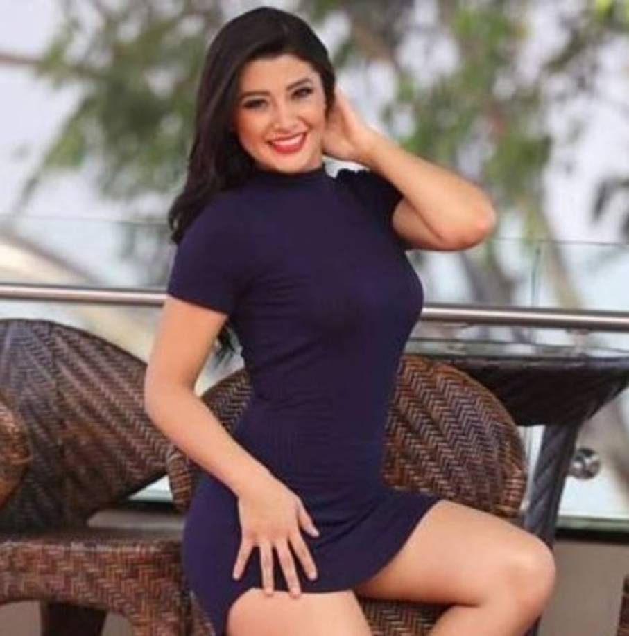 Flores reveló en una ocasión que llegó a HCH luego de mandarle un mensajito a Eduardo Maldonado luego que éste anunciara que estaban haciendo casting. Ahora la joven presentadora se ha convertido en parte fundamental del elenco del canal.