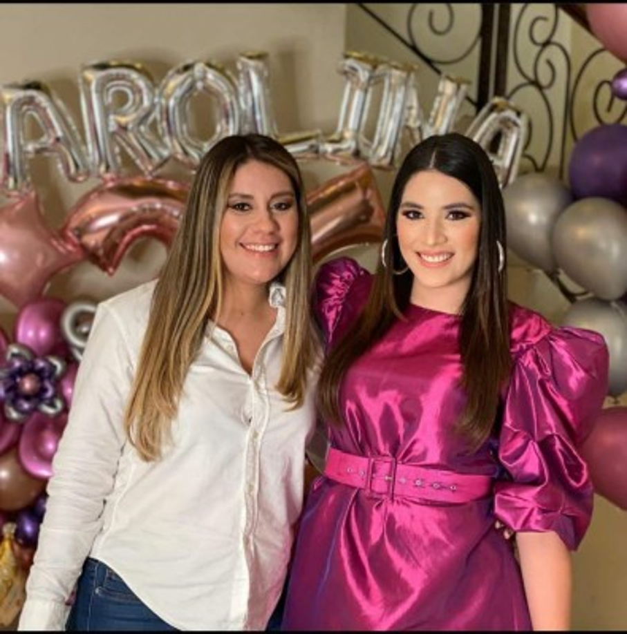 'Y así finalizó mi cumpleaños , agradeciendo a Dios por un día maravilloso , por dejarme vivir un año más…un año menos en este mundo pero un año mas en esta vida.. a mi familia por ser tan especial ,a mis amigos por ser tan especiales , los amo , y a todos ustedes muchas gracias por sus felicitaciones me encantaría agradecerles a cada uno, pero es imposible. Así que les mando un agradecimiento desde lo más profundo de mi corazón 💓 , agradecerle por sus palabra , y cómo se los mencioné hoy!!!! “ mi mejor regalo es su cariño “ Gracias! Gracias por recordar mi cumpleaños ¡Mantendré todos sus deseos cerca de mi corazón! Los quiero miles', Carolina Lanza en su cuenta de Instagram.