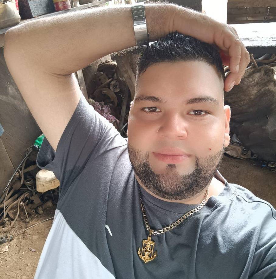 Otro mensaje de despedida también destacó el impacto de la noticia: “<b>Qué pesar da levantarse y enterarse de estas noticias</b>. En paz descanse, man. Dios te tenga en la gloria. Mi más sentido pésame a tu madre, esposa e hija, hermanos y demás familiares”.