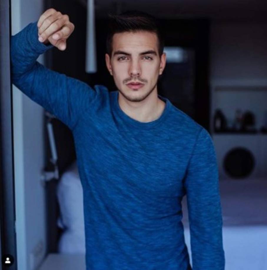 De acuerdo con la revista People With Money en el listado Vadhir Derbez es el último. A pesar de ser guapo, multifacético y talentoso (De hecho Eugenio dice que es el más talentoso de todos) es quien menos gana.