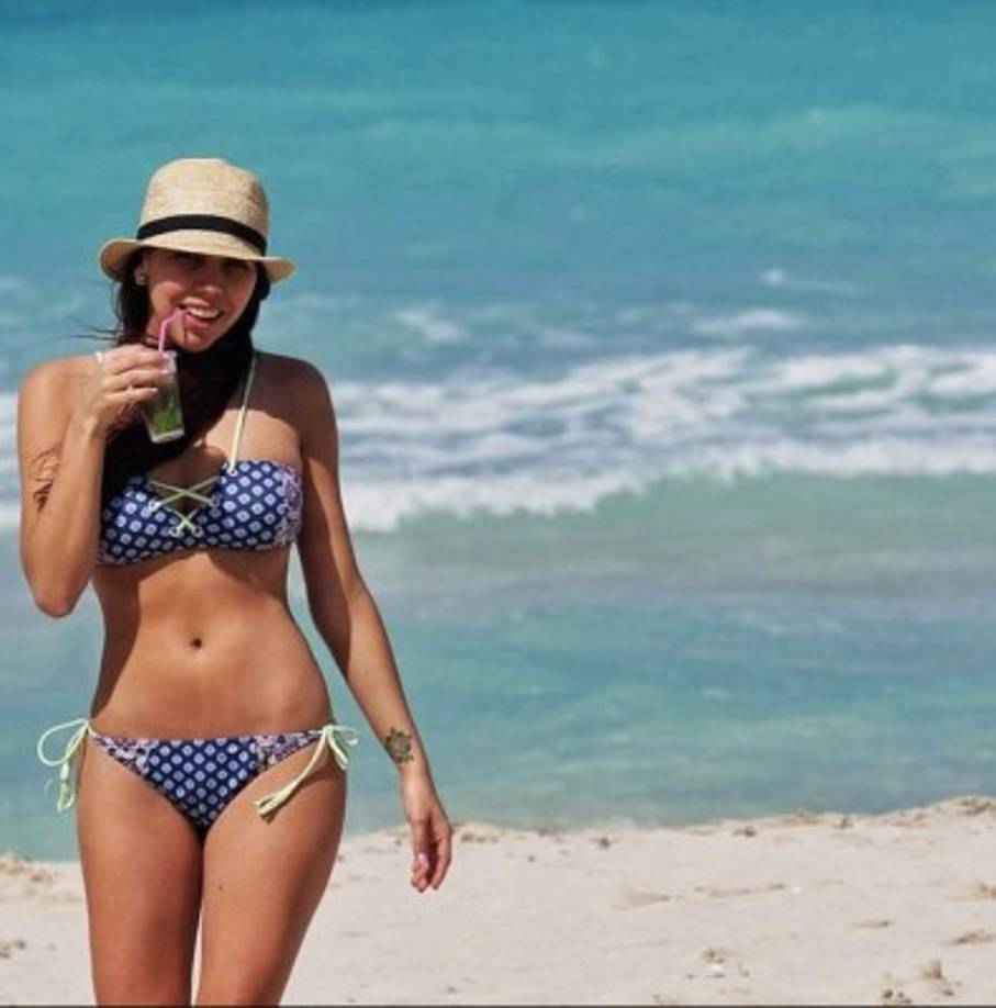 La hija de Julián Gil no tiene problema a la hora de mostrar su espectacular figura.