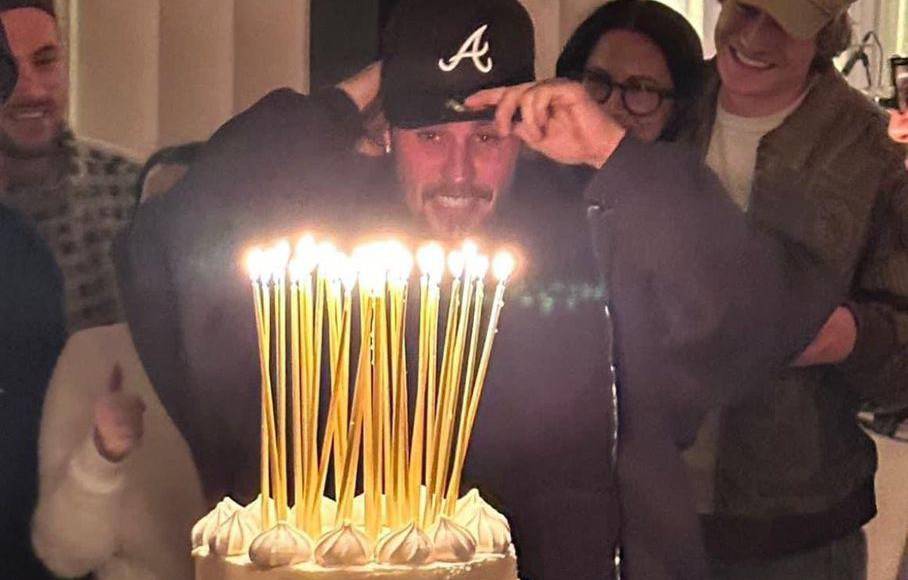 Hoy 1 de marzo celebra su cumpleaños número 30 con su esposa y familia.