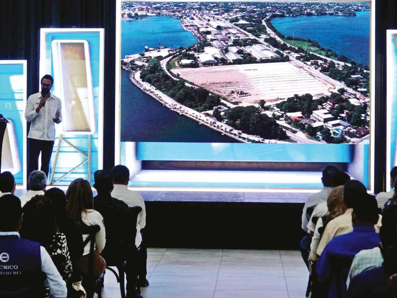 ACTO. Empresarios se reunieron con el presidente Hernández.