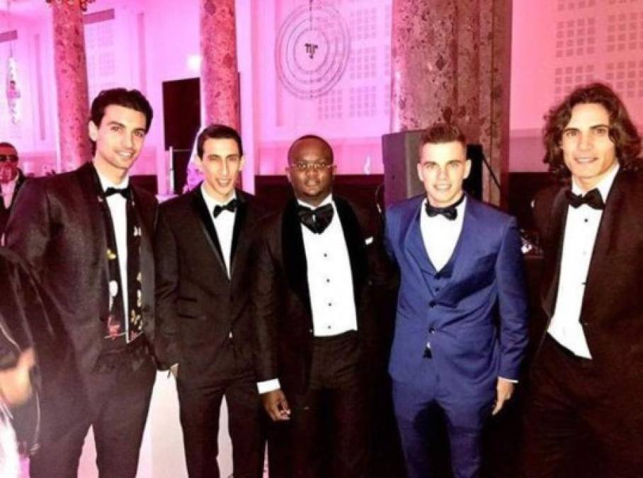 Los cracks del PSG estuvieron en una de las fiestas de Neymar. Inclusive estuvo el uruguayo Cavani, con quien se ha peleado en algunas ocasiones.