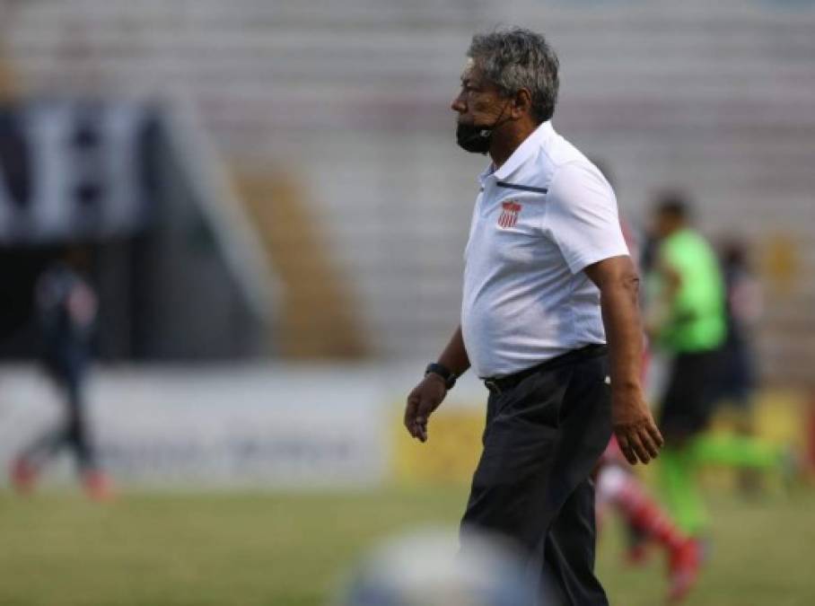 Ramón 'Primitivo' Maradiaga dejando la cancha del estadio Nacional tras la derrota ante Motagua.