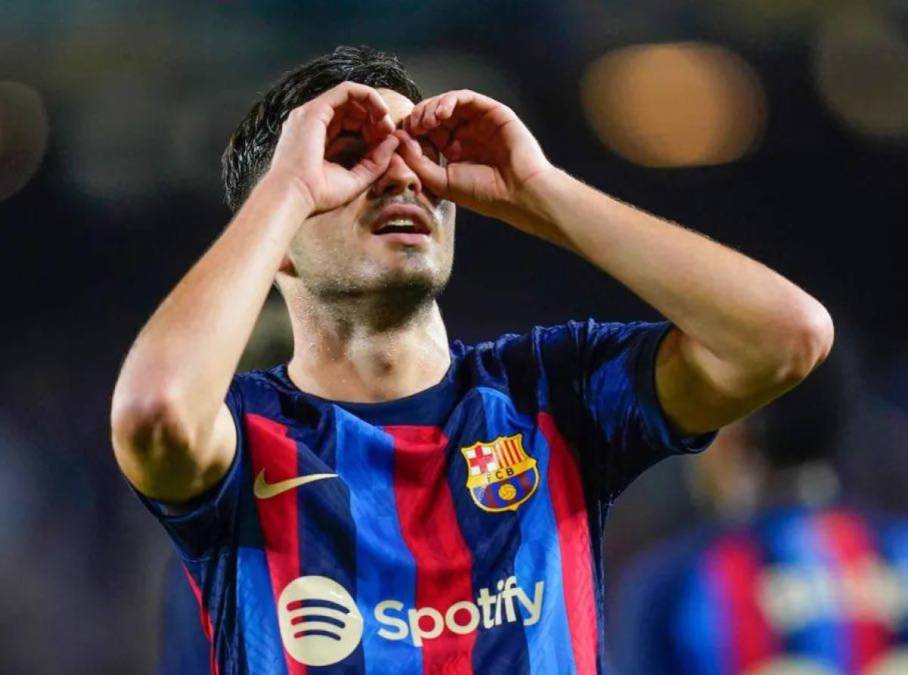 Pedri, en una entrevista con La Vanguardia, ha cerrado la puerta a una posible salida del FC Barcelona: “Me quedaré aquí por muchos años, es el club de mis sueños. Mi objetivo es convertirme en capitán y jugar en el nuevo Spotify Camp Nou”.