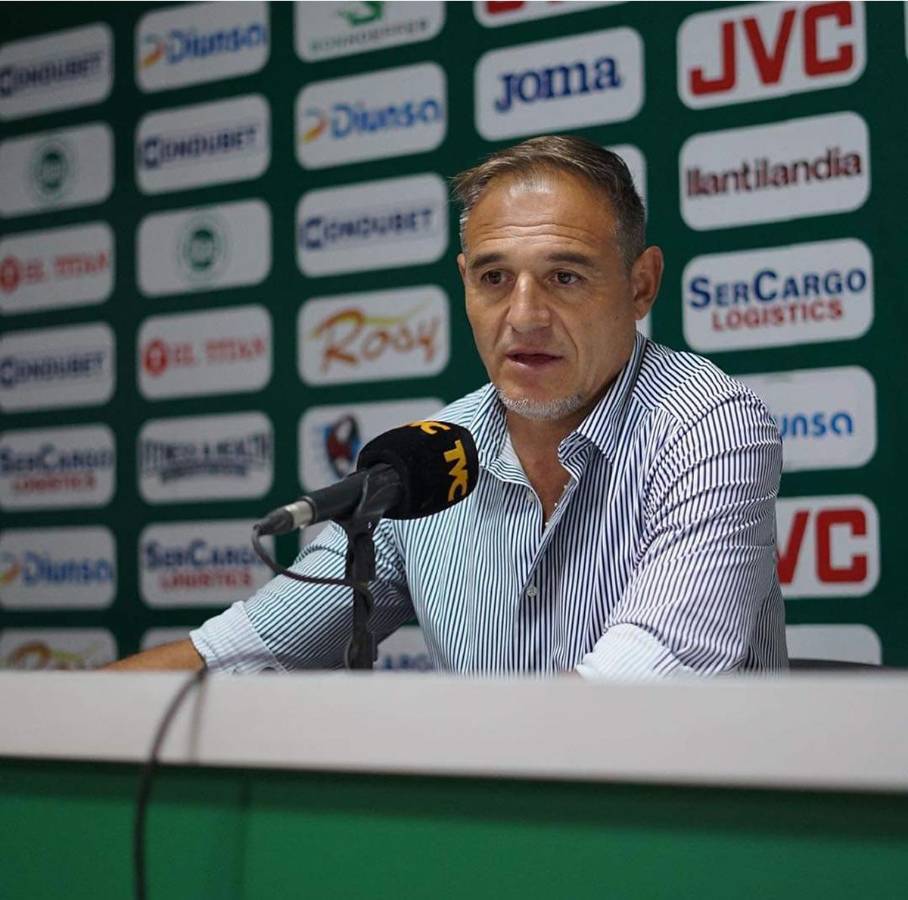 Hernán Medina durante la conferencia de prensa que ofreció tras el triunfo de Marathón contra el Victoria, su exequipo.