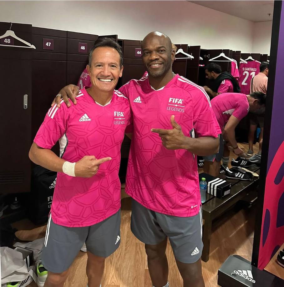 David Suazo junto al exgoleador mexicano Luis ‘Matador‘ Hernández.