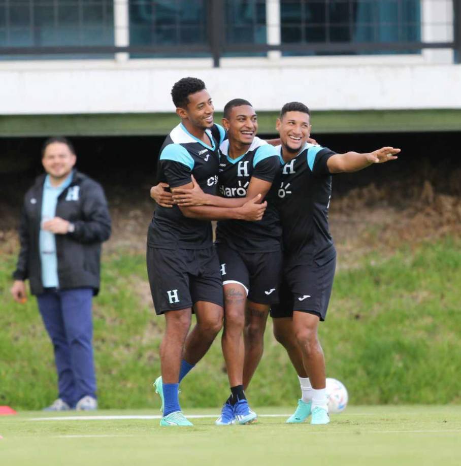 Los futbolistas catrachos se mostraron muy alegre en el penúltimo entreno de La H.