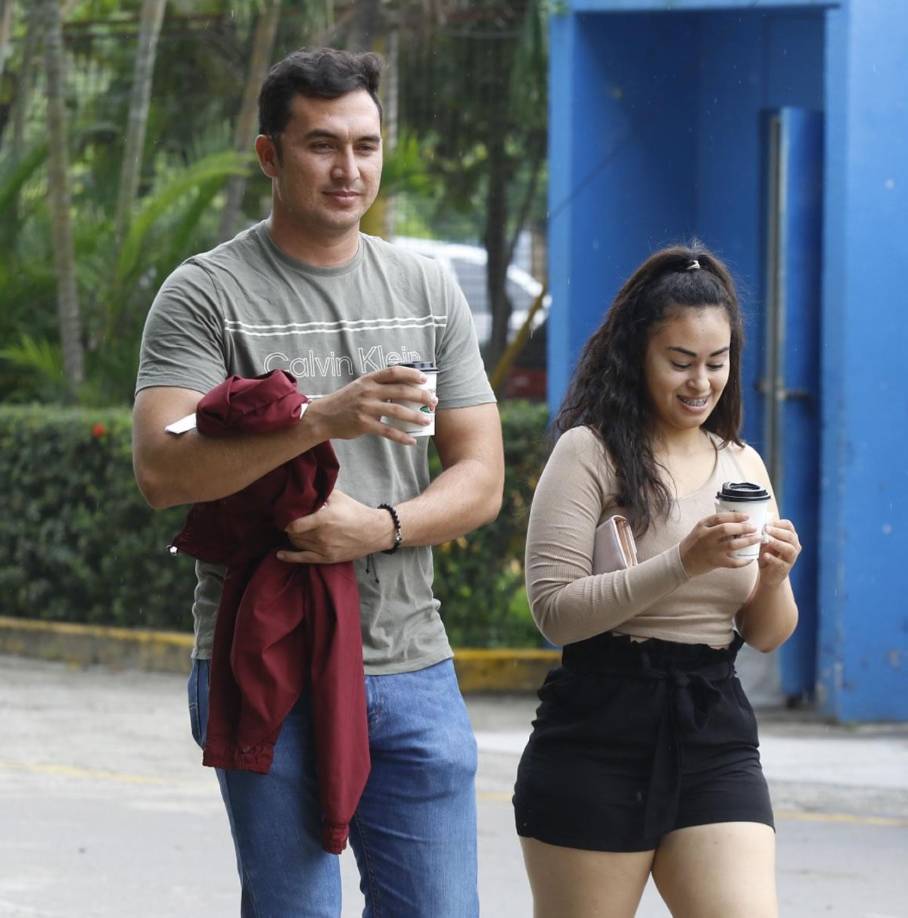 Las bellas chicas no faltaron a la cita del amistoso entre Marathón vs Victoria por la Copa La Prensa.