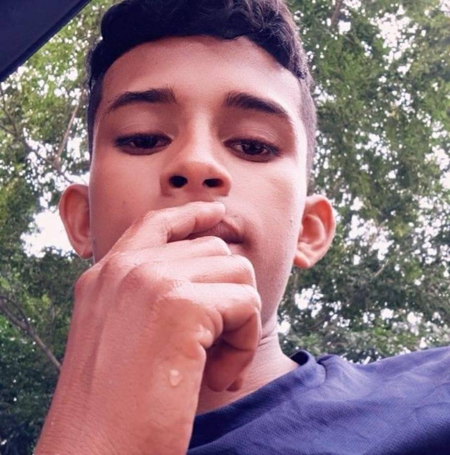 Ángel Lazo impactó contra un camión repartidor de churros y murió en el lugar la tarde de este viernes.