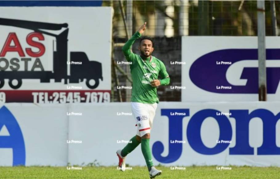 Carlos Discua celebrando su gol contra Honduras Progreso.