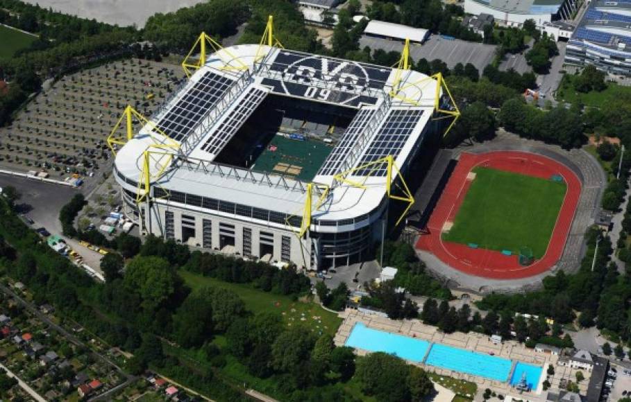 Signal Iduna Park - Un inesperado hallazgo por parte de trabajadores de la construcción se realizó en el mismísimo estadio del Borussia Dortmund, en medio de la continuación de obras de remodelación de áreas VIP del escenario del conjunto alemán: ¡una bomba de la Segunda Guerra Mundial!