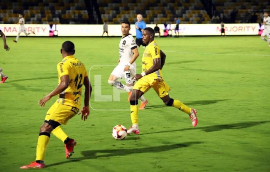 El extremo colombiano Yesith Gutiérrez jugó sus primeros minutos con el Real España. Es uno de los fichajes del 'Potro' Gutiérrez.