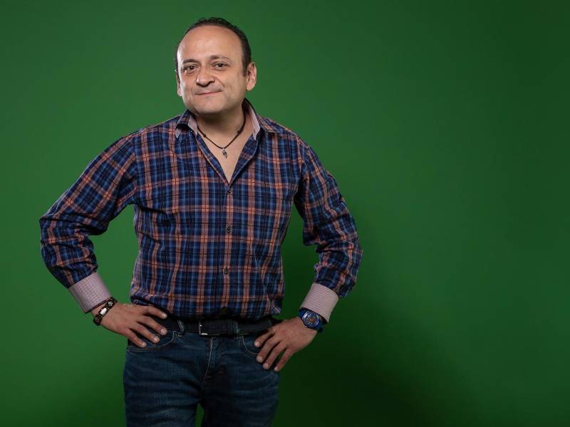 Lalo España es reconocido por su personaje Doña Márgara Francisca.