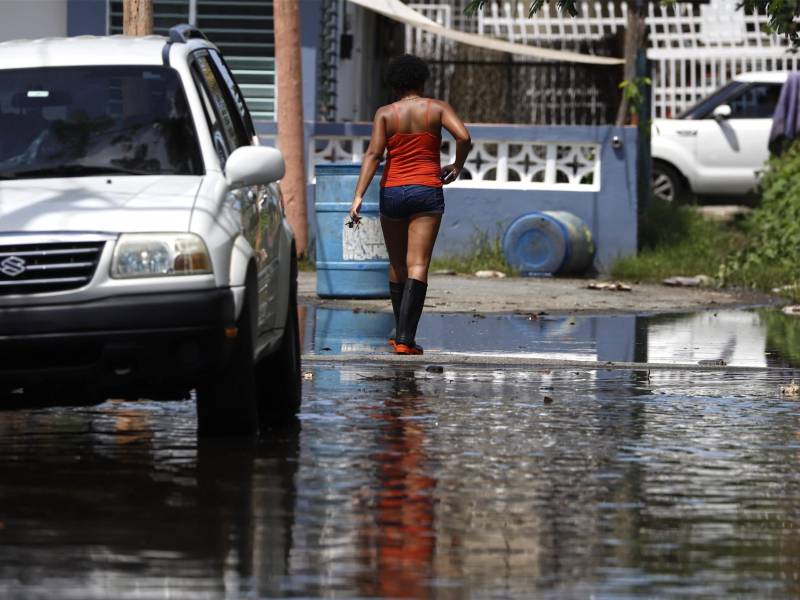 Las aguas contaminadas tiene en alerta a las autoridades sanitarias de Puerto Rico.