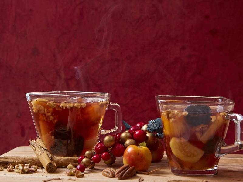 Atrévete a preparar este ponche que agradará a todos tus invitados. Si deseas puedes agregarle más tequila, al gusto de cada uno.