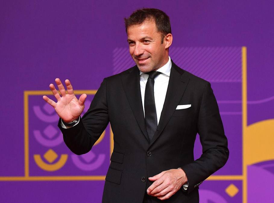 La leyenda del fútbol italiano Alessandro Del Piero llegando al sorteo del Mundial-2022.