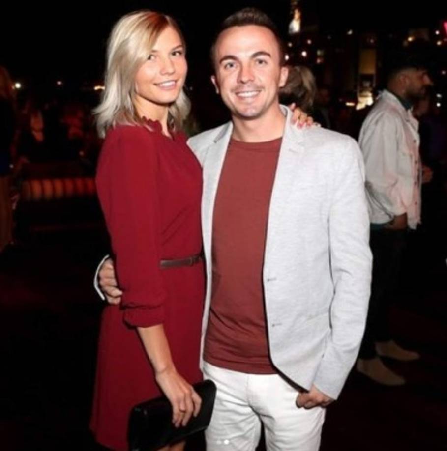 'Honestamente, no sé cómo viviría sin ella. Ella es mi todo', escribió junto a esta imagen que sale con su novia Paige Price.