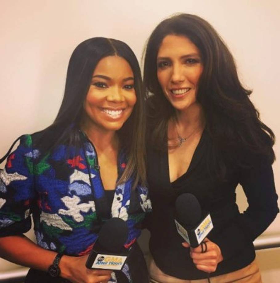 Y es que Lynda también trabaja en el mundo del entretenimiento.