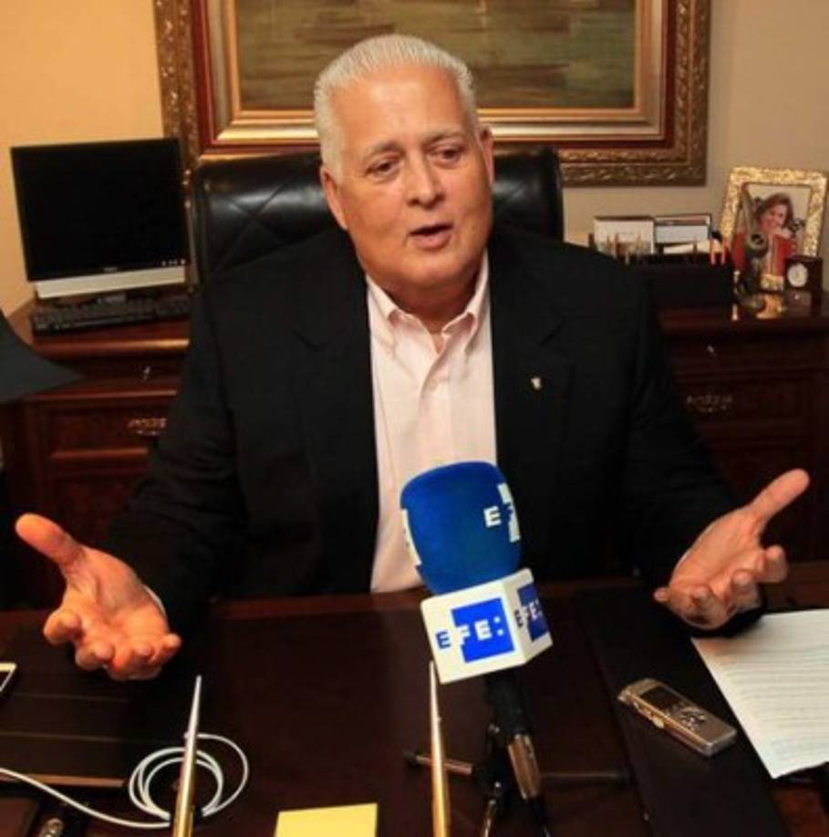 Ernesto Pérez Balladares González-Revilla fue Presidente Constitucional de la República de Panamá entre el 1 de septiembre de 1994 hasta el 1 de septiembre de 1999.<br/><br/>El Ministerio Público investigó al ex presidente Pérez Balladares por su vinculación con la sociedad Shelf Holding Inc., <br/><br/>Al proceso por blanqueo de capitales por el que fue investigado Pérez Balladares, se agregaron tres tomos con copias de documentos procedentes de dos bancos sobre cuentas bancarias que estuvieron bajo investigación de las empresas Shelf Holding Inc, PTY Advertures y otra denominada Mr. Bull. <br/><br/>Finalmente en abril de 2011 en un juicio en derecho, el juez Diego Fernendez sobreseyó definitivamente a el expresidente Ernesto Pérez Balladares junto a los otros 14 imputados por este proceso.<br/>