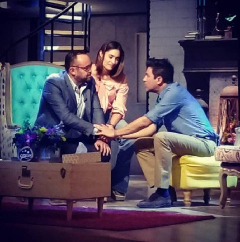 Mauricio Clark ha sido fuertemente criticado en Internet por la comunidad gay; sin embargo ha recibido el apoyo de algunos de sus compañeros del medio y de sus seguidores.