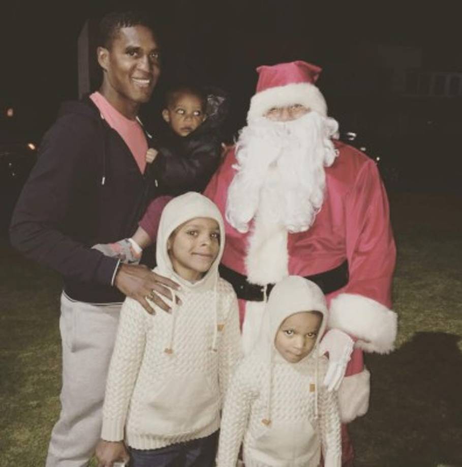 Bryan Beckeles: El defensor del Necaxa de México con su familia.