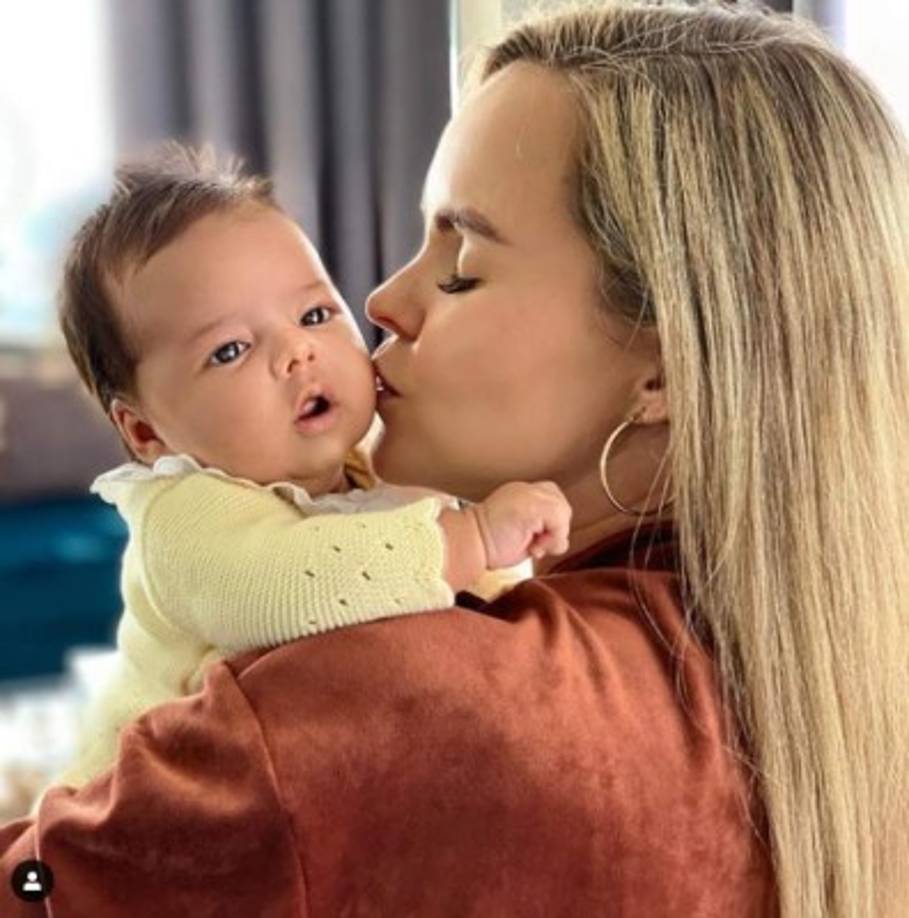 La esposa de Adal Ramones, quien se dedica a la publicidad, también derrite a sus seguidores con las fotografías de su bebé Cristobal Ramones de la Mora.