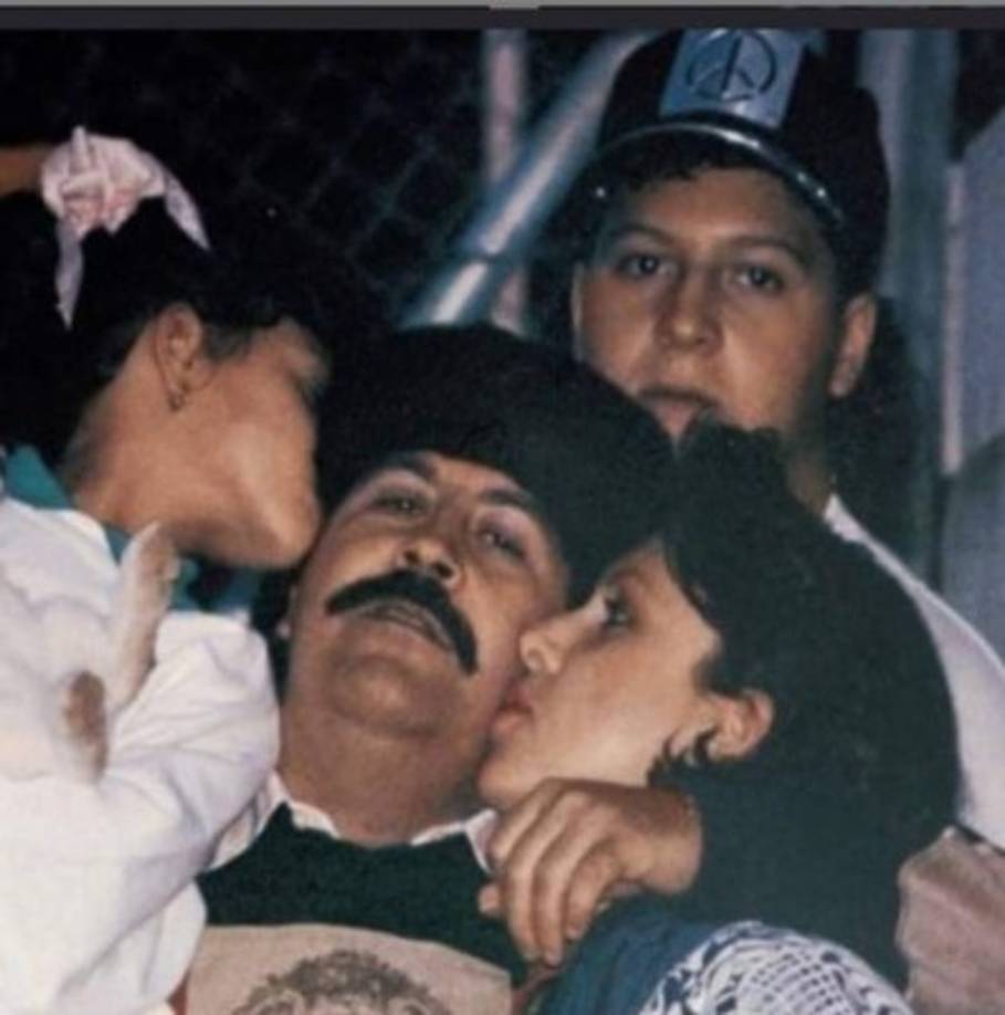 Actualmente vive en Argentina.