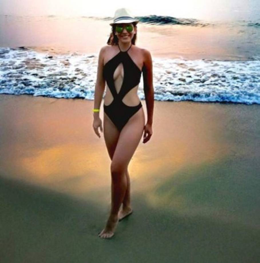 Melissa mostrando su cuerpazo en traje de baño.