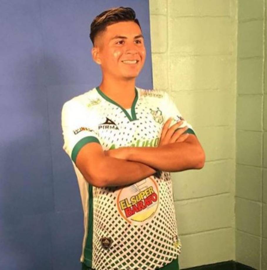 Jonathan Cisneros jugó en la Liga Nacional de Honduras en el 2017 en donde tuvo un paso breve con el Platense de Puerto Cortés.