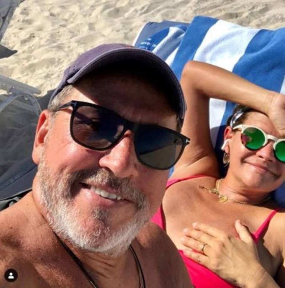 Por su lado, su esposa Marlene Rodríguez, también mostró su alegría por cumplir 30 años de casados. 'Nuestros hijos prepararon la ceremonia, improvisaron un ramo con unas flores que se tumbaron y cada uno leyó un versículo. Lograr estar juntos ha sido un regalo de Dios', se lee en su descripción.