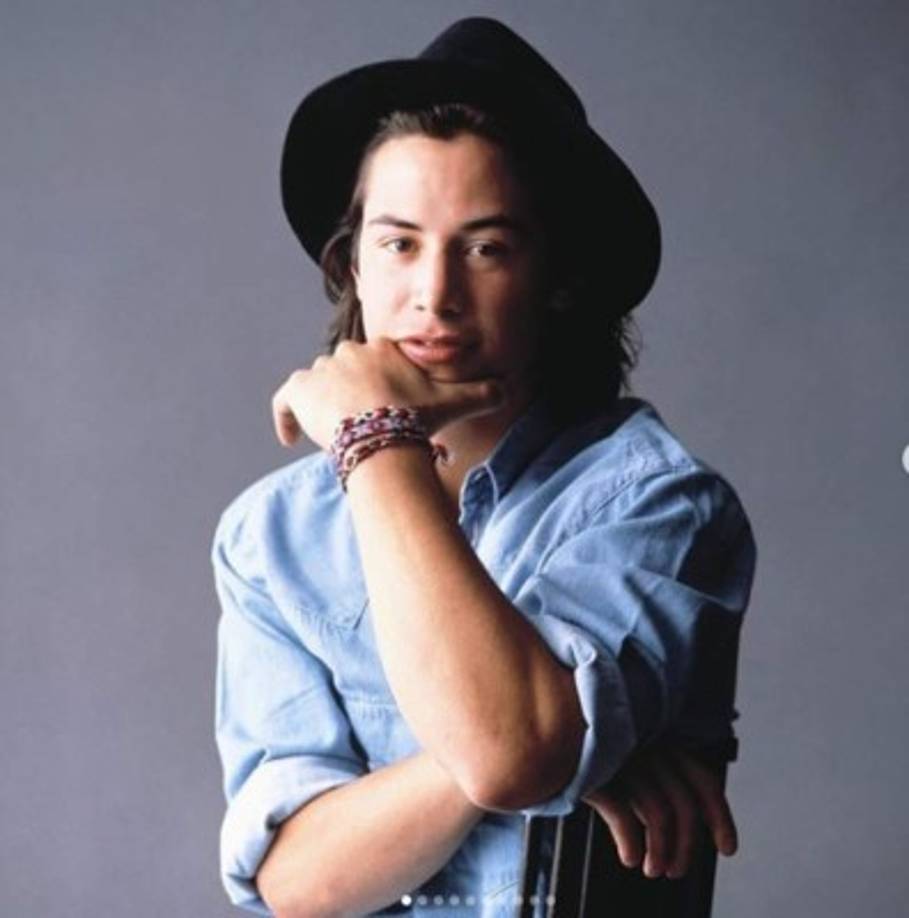 El apuesto actor ganó fama por sus papeles protagónicos en varias películas de éxito, incluyendo las comedias de la franquicia de Bill y Ted; los thrillers de acción Point Break, Speed y la franquicia John Wick; el thriller psicológico The Devil's Advocate; el thriller sobrenatural Constantine; y la serie de ciencia ficción/acción The Matrix.<br/><br/>También ha participado en películas dramáticas, como Dangerous Liaisons, My Own Private Idaho y Little Buddha, así como en la película de terror y romance Bram Stoker's Dracula.<br/>