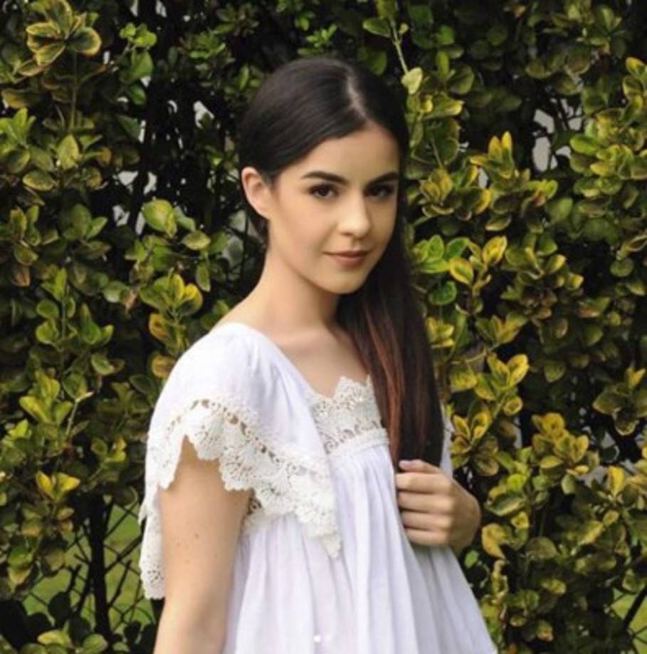 'Parecen hermanas', afirman los fanáticos en redes sociales por el parecido entre Bibi y su hija mayor.