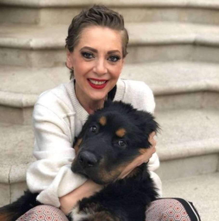 A pesar de que se miraba demacrada y bastante delgada, la actriz siempre mantenía su glamour y elegancia.