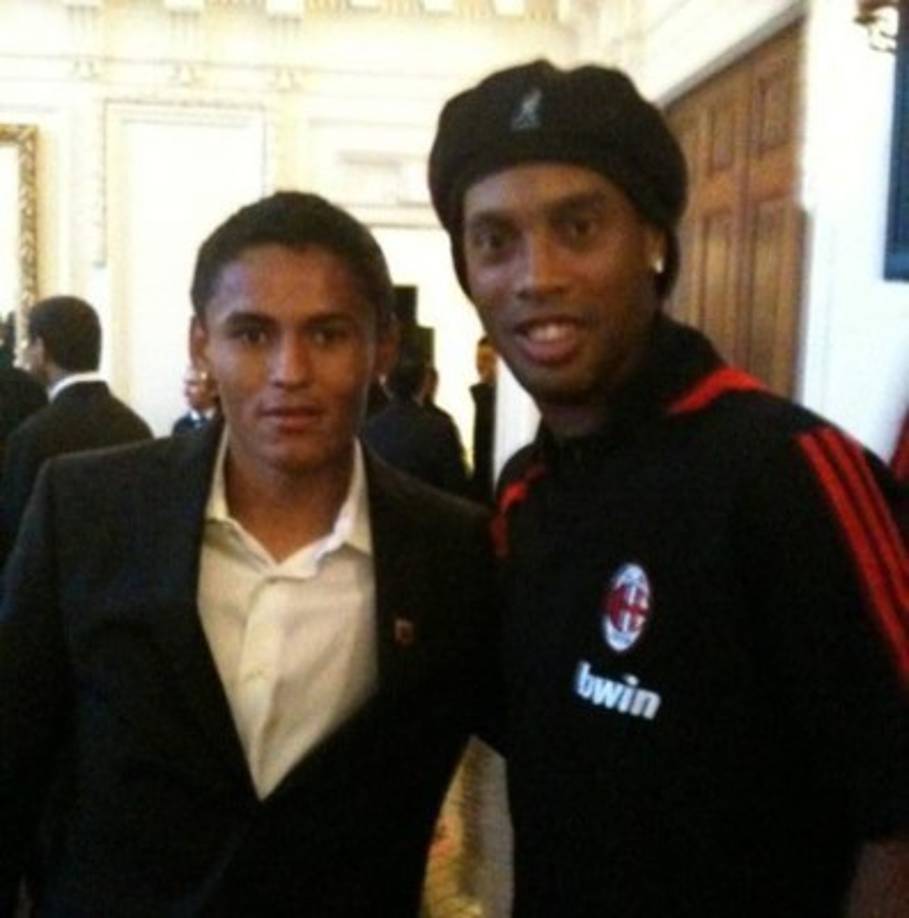 Najar se dio el lujo de compartir con el brasileño Ronaldinho.