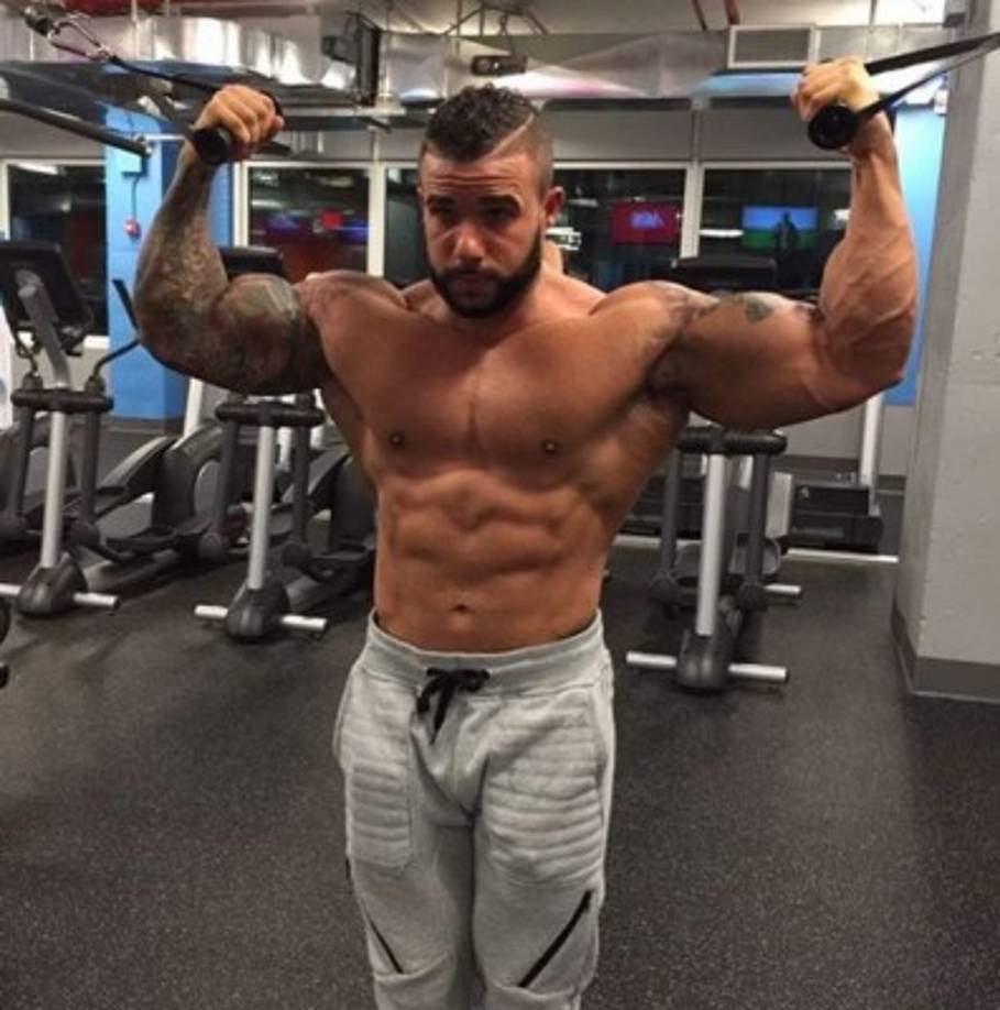 El policía de 33 años ganó popularidad en las redes tras publicar unos selfies en los que presume su musculatura.