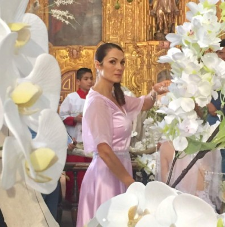 Es la mediana de las hermanas Samperio. Divertida, parlanchina, intensa y pasional. Tiene una sonrisa fácil, es buena hermana y se dedica a la repostería.<br/>