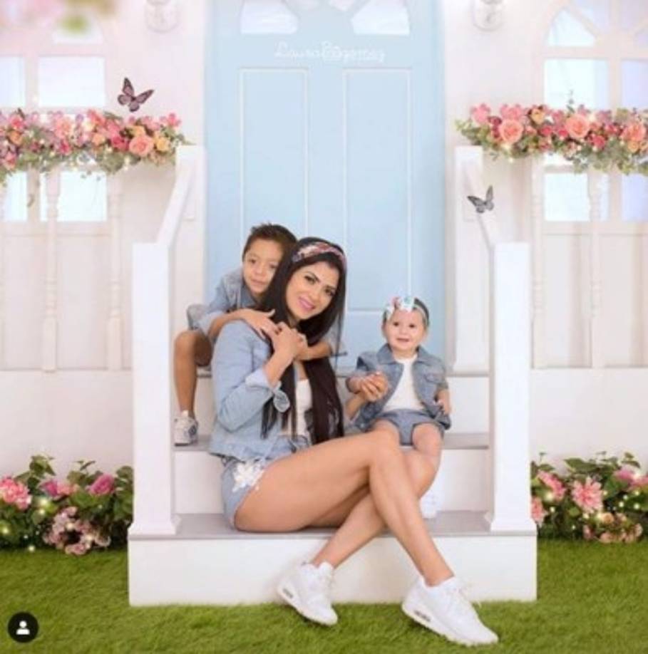 Un mes duró la amistad entre ellos, se hicieron novios y pronto se fue a vivir a México para comenzar a vivir su romance.