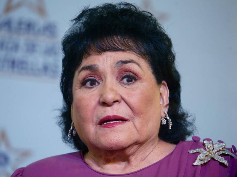 A casi un mes de que la actriz sufrió una hemorragia cerebral, Carmen Salinas sigue internada en un hospital de la colonia Roma.
