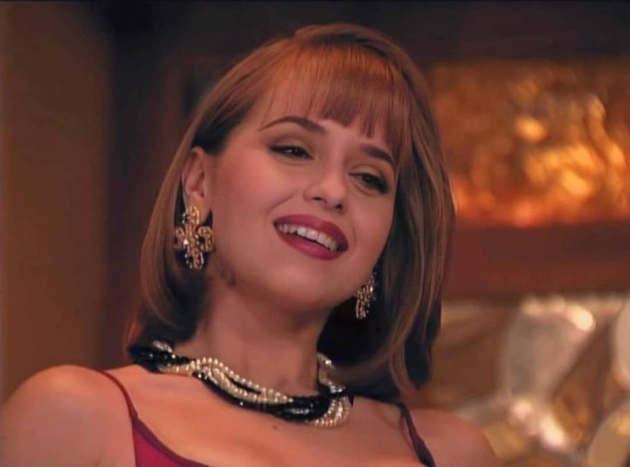 Gaby Spanic:<br/><br/>Spanic fue una sensación en 1998 cuando apareció en la novela 'La usurpadora', su belleza atrapaba y hechizaba a los televidentes.