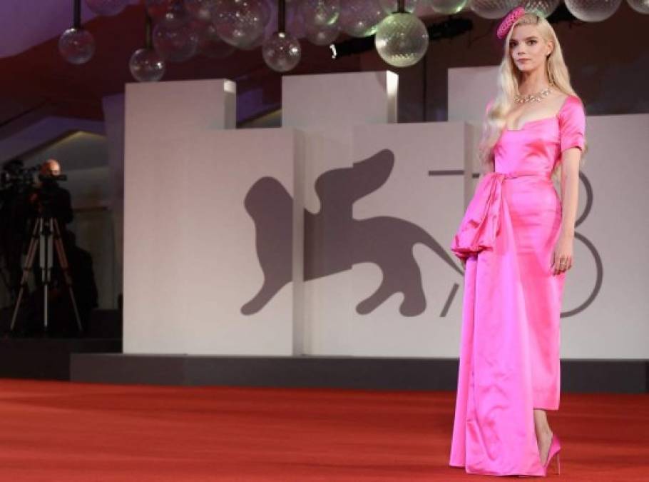 Anya Taylor-Joy, una 'Barbie” en la alfombra roja del Festival de Cine de Venecia