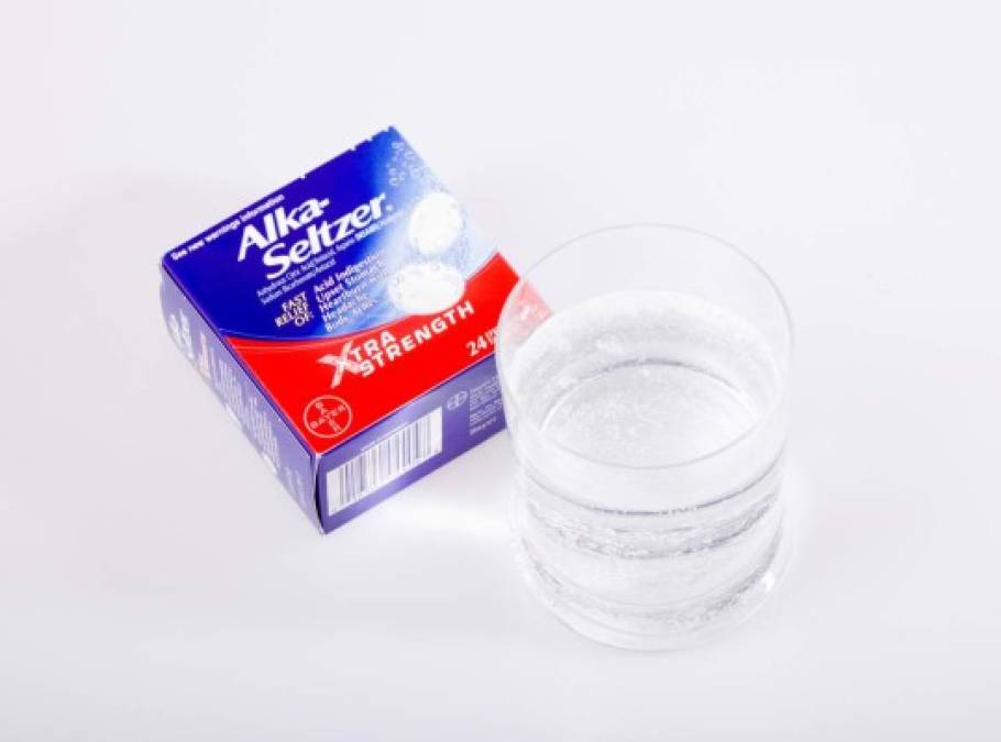 4. Pastillas efervescentes: <br/><br/>Las ollas de vidrio pueden limpiarse con ayuda de seis tabletas de Alka Seltzer. Vierte dos tazas de agua en la olla, junto con las tabletas, déjalas reposar por una hora y cuando haya pasado el tiempo quita la grasa frotando con una esponja suave.<br/>