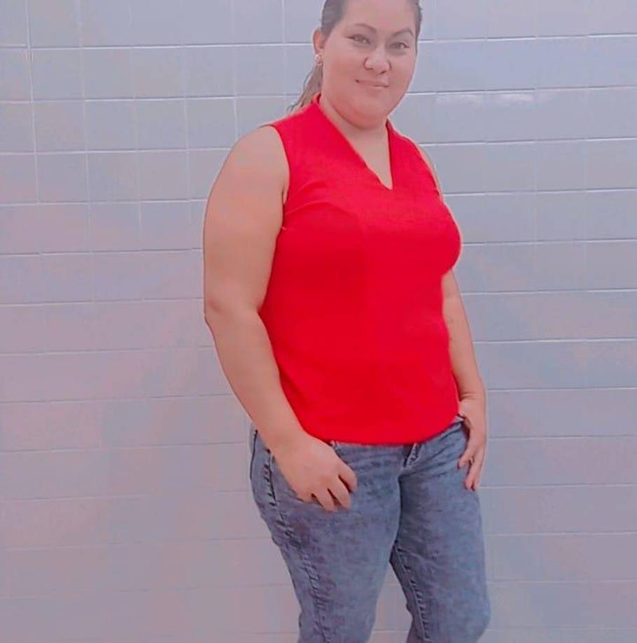 En el hecho se manejan dos versiones. Una es que la motocicleta en la que se conducían fue sacada de la vía por un carro que venía rebasando, lo que provocó que perdieran el control.